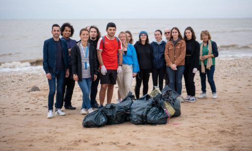 Les étudiant·es de La Rochelle Université lors du « cleaning & runing maraton » organisé par EU-CONEXUS