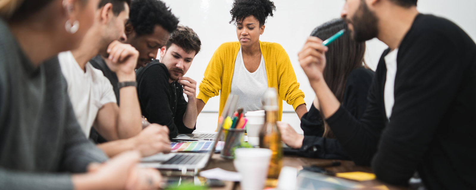 Image représentant des doctorants réunis pour un hackathon