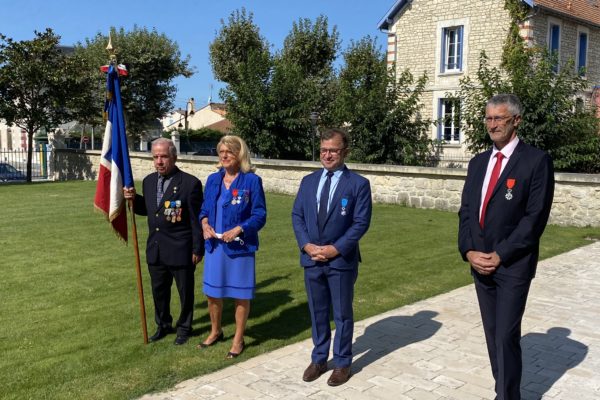 La Rochelle Université - Jean-Marc Ogier reçoit l’insigne de Chevalier dans l’Ordre National du Mérite 3